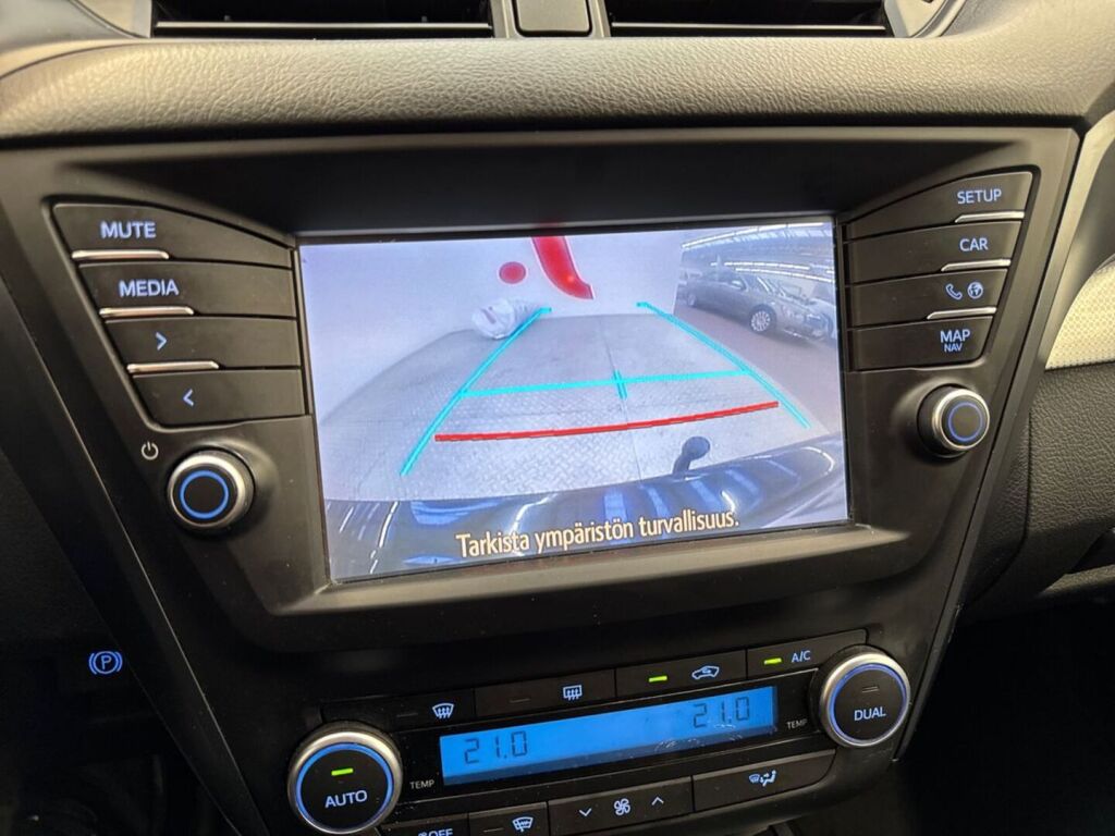 Toyota Avensis 2015 Musta
