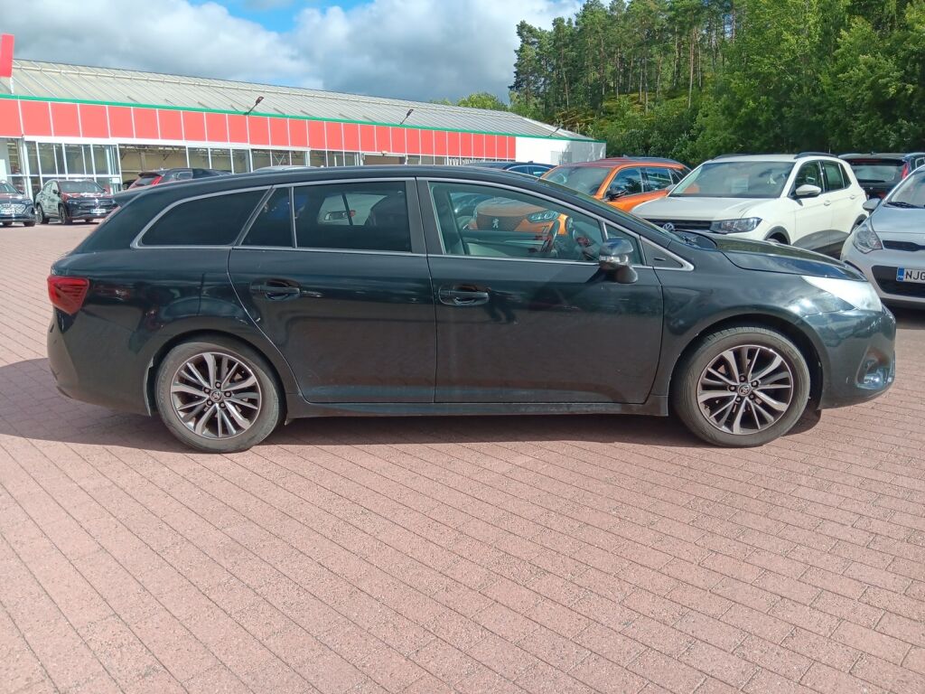 Toyota Avensis 2015 Musta