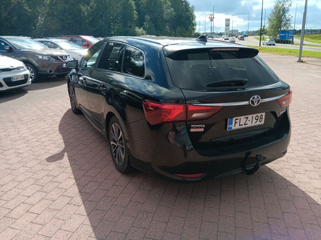 Toyota Avensis 2015 Musta