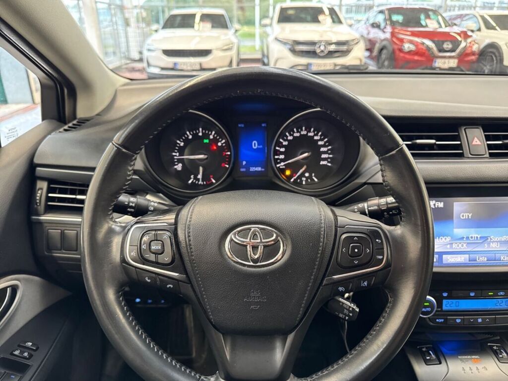 Toyota Avensis 2015 Musta