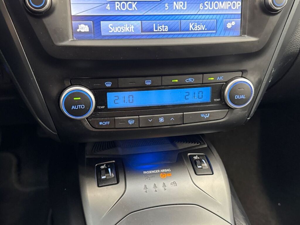 Toyota Avensis 2015 Musta