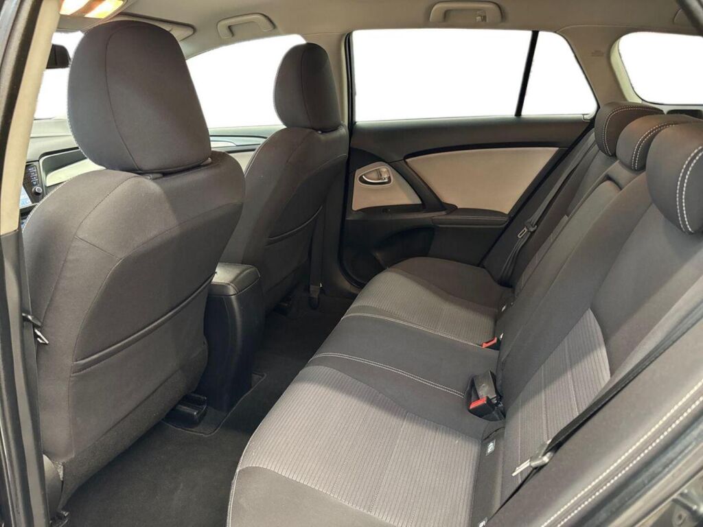 Toyota Avensis 2015 Musta