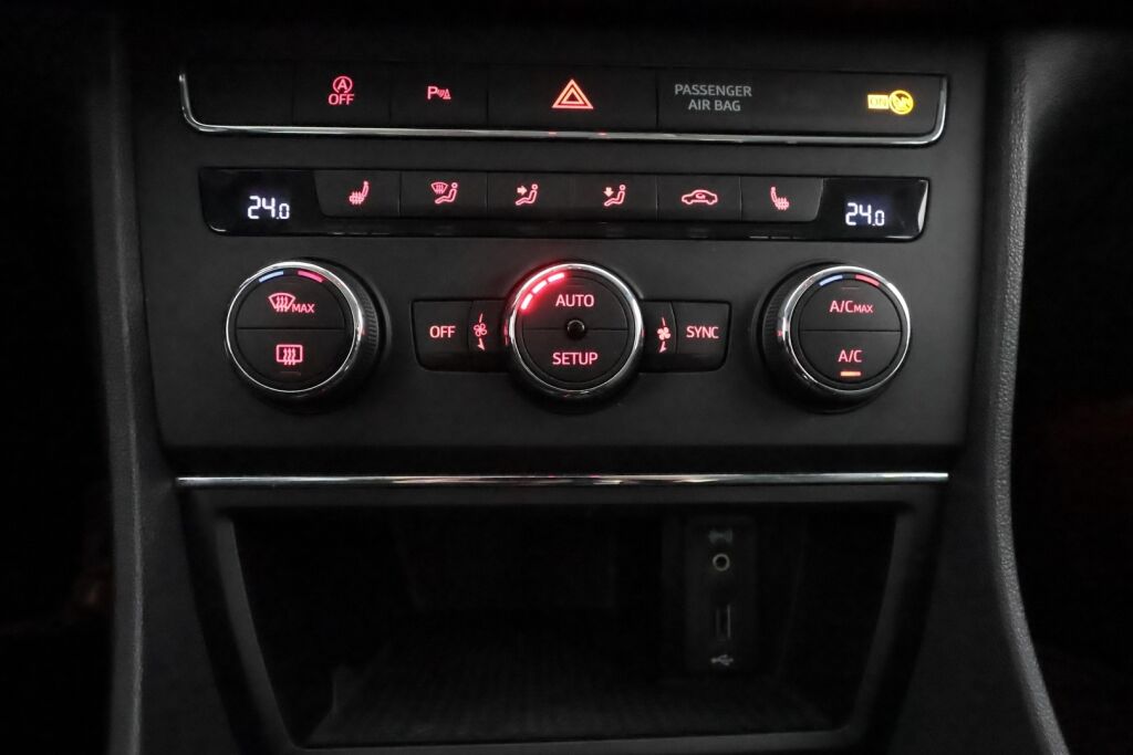 Seat Leon 2016 Punainen