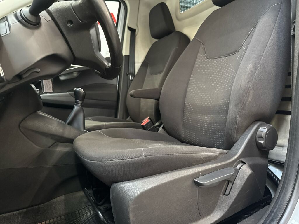 Ford Transit Courier 2016 Valkoinen