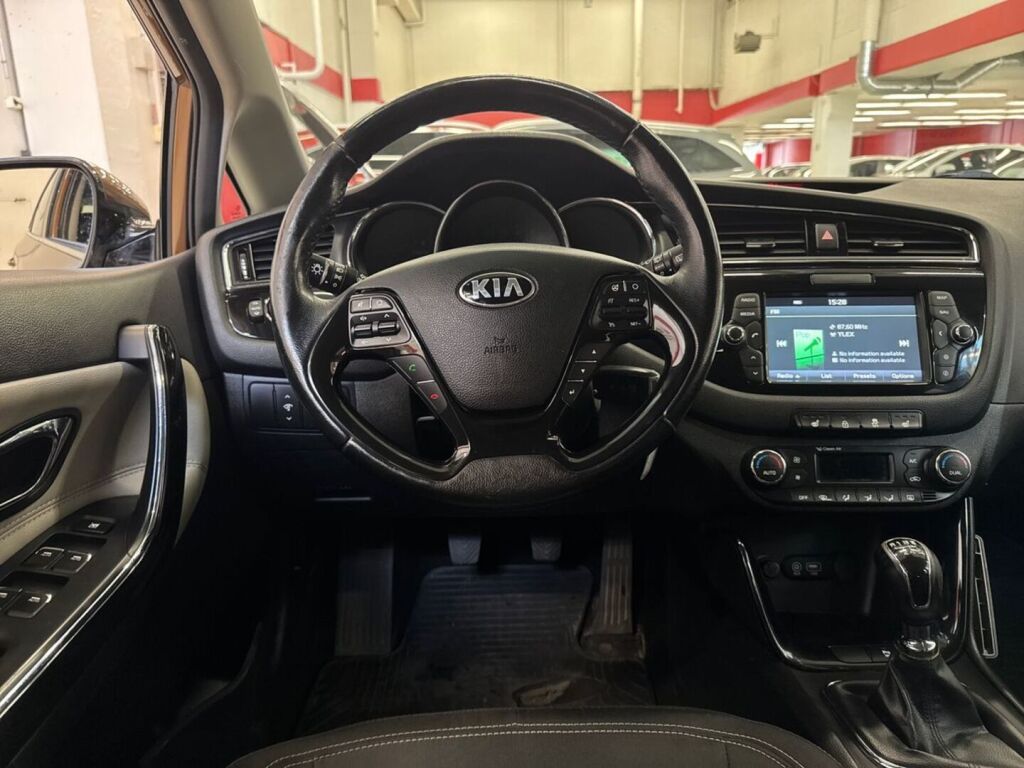 Kia Ceed 2015 Ruskea (beige)