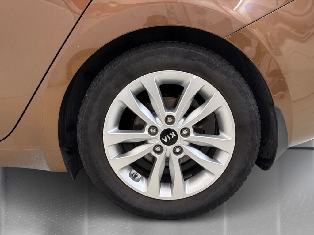Kia Ceed 2015 Ruskea (beige)