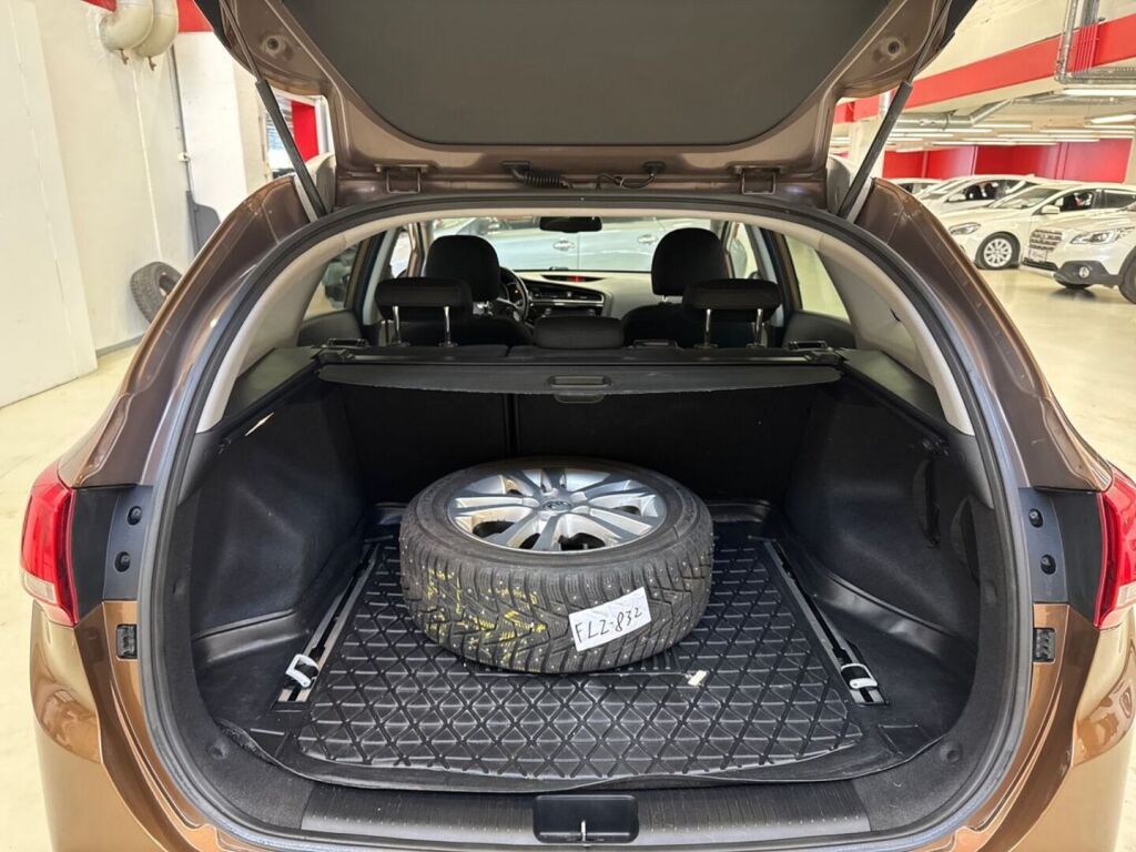 Kia Ceed 2015 Ruskea (beige)