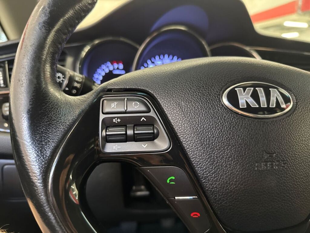 Kia Ceed 2015 Ruskea (beige)