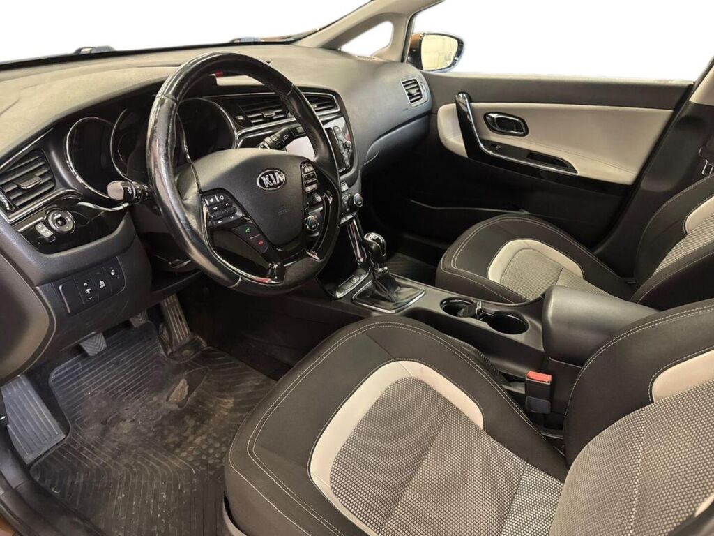Kia Ceed 2015 Ruskea (beige)