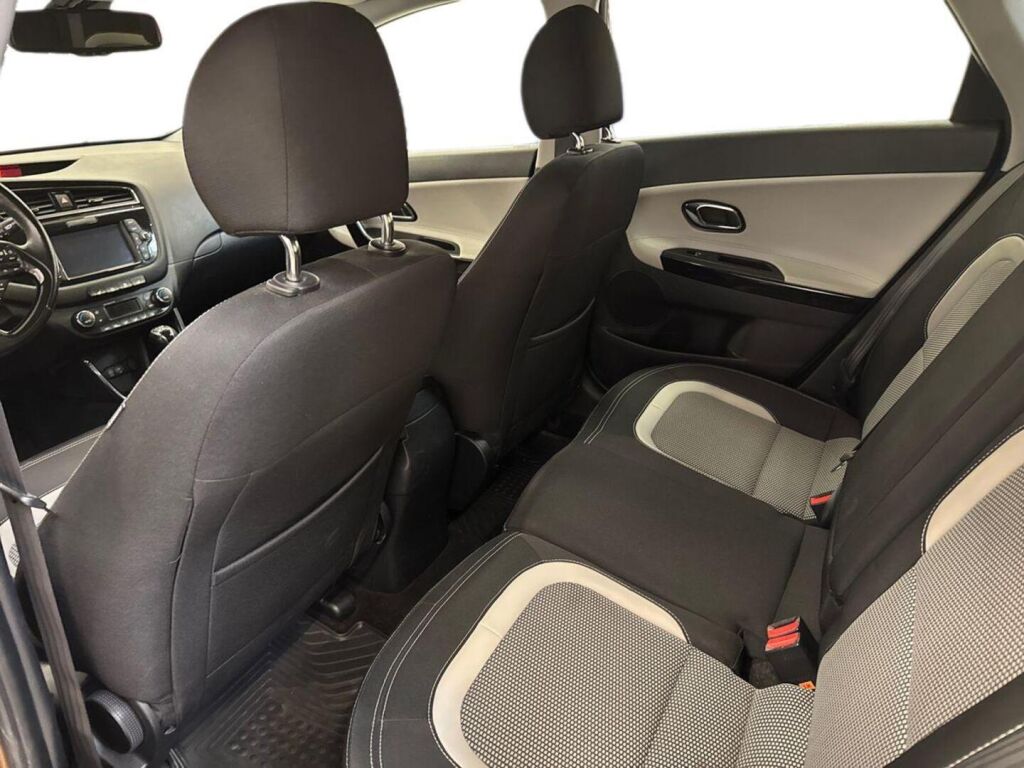 Kia Ceed 2015 Ruskea (beige)