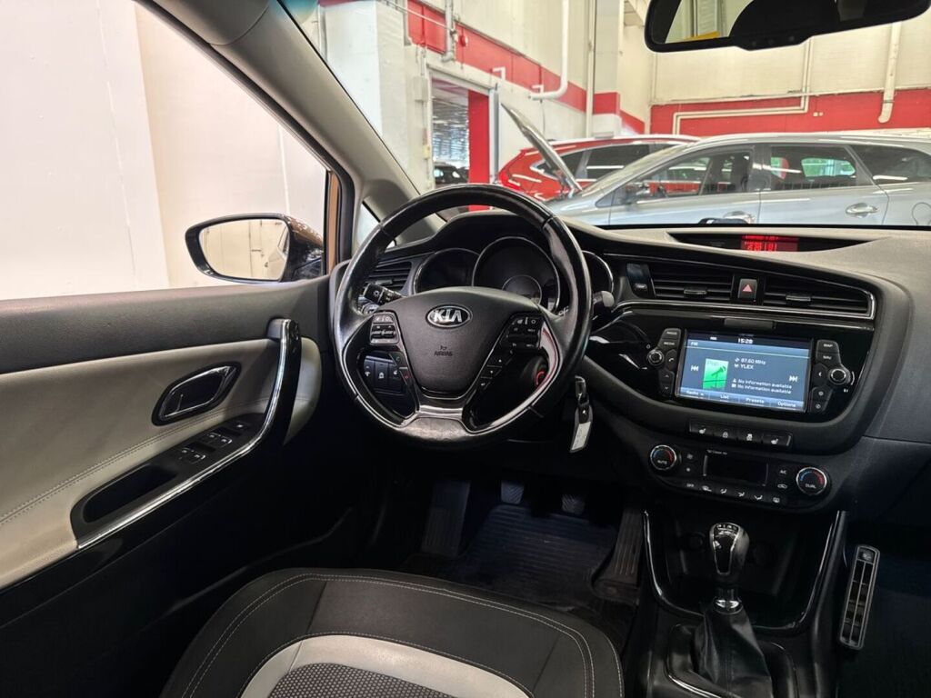 Kia Ceed 2015 Ruskea (beige)
