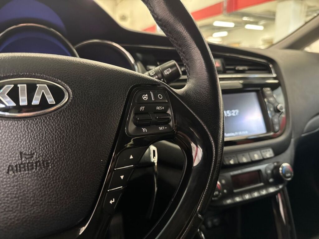 Kia Ceed 2015 Ruskea (beige)