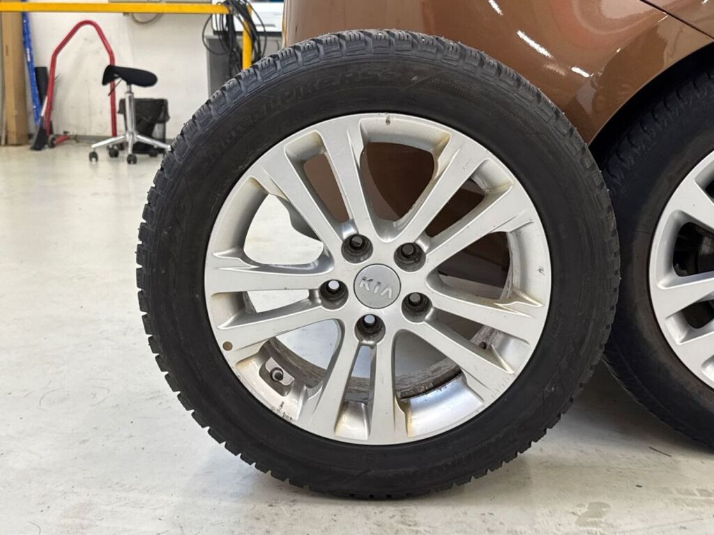 Kia Ceed 2015 Ruskea (beige)