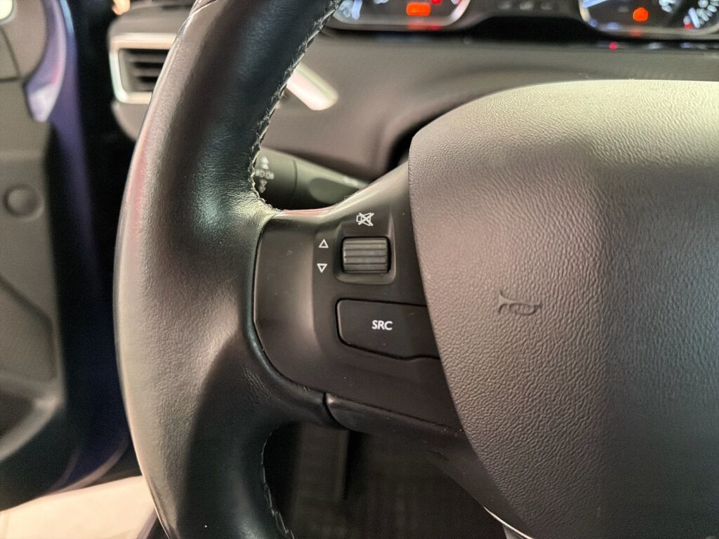 Peugeot 208 2016 Sininen