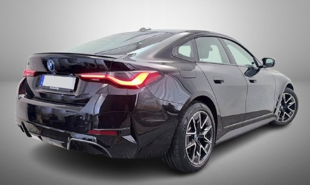 BMW i4 2022 Musta