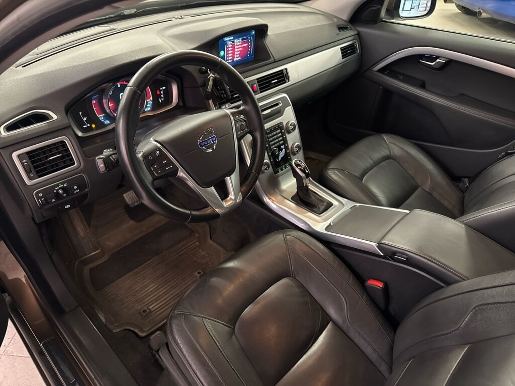 Volvo V70 2016 Ruskea (beige)