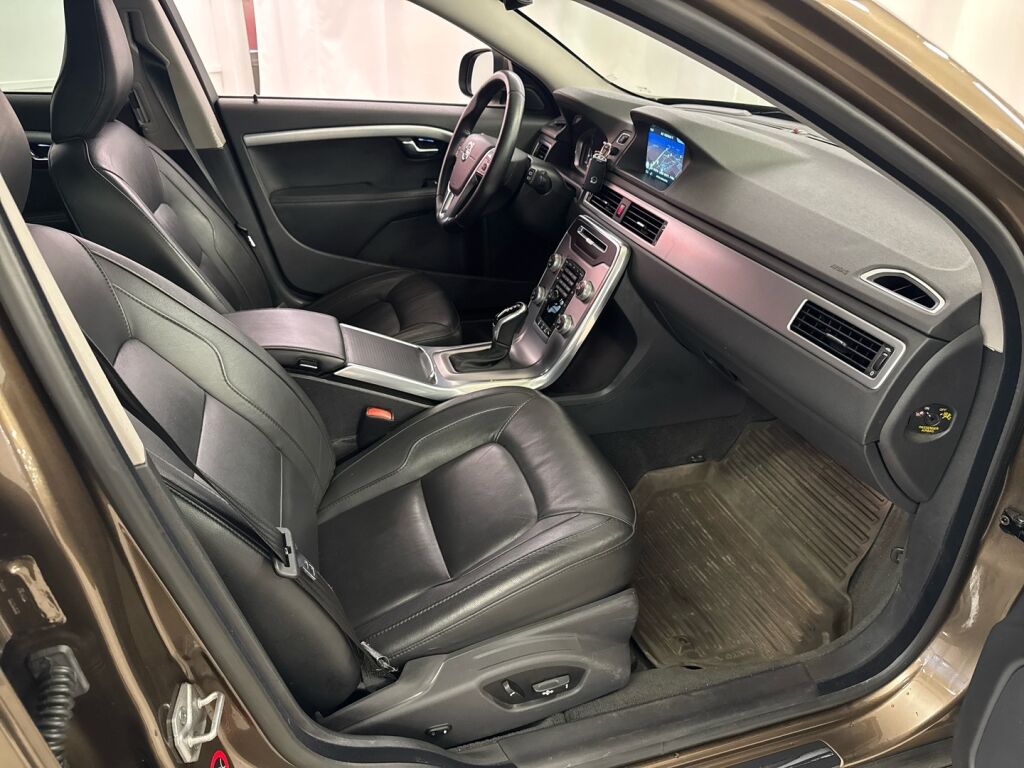 Volvo V70 2016 Ruskea (beige)