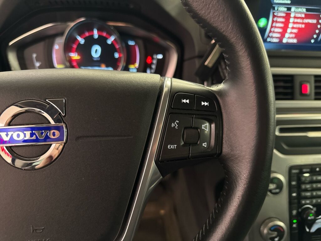 Volvo V70 2016 Ruskea (beige)