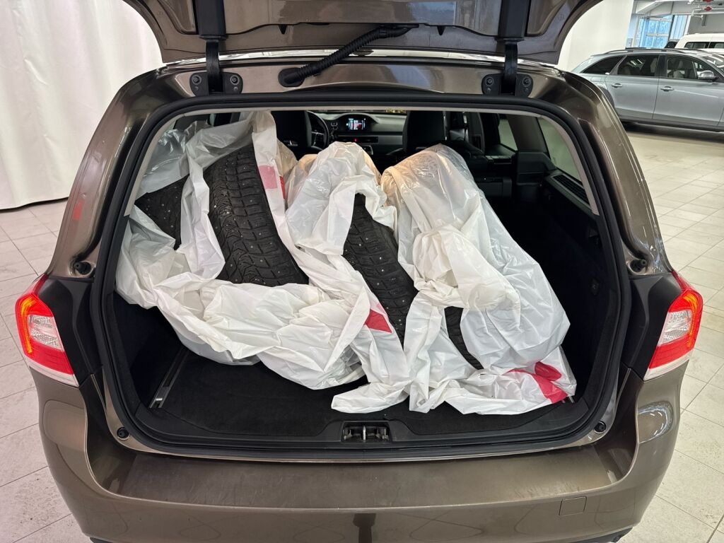 Volvo V70 2016 Ruskea (beige)