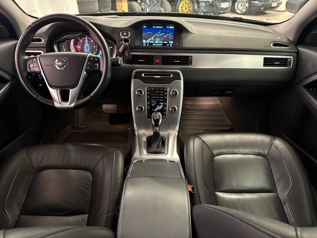 Volvo V70 2016 Ruskea (beige)