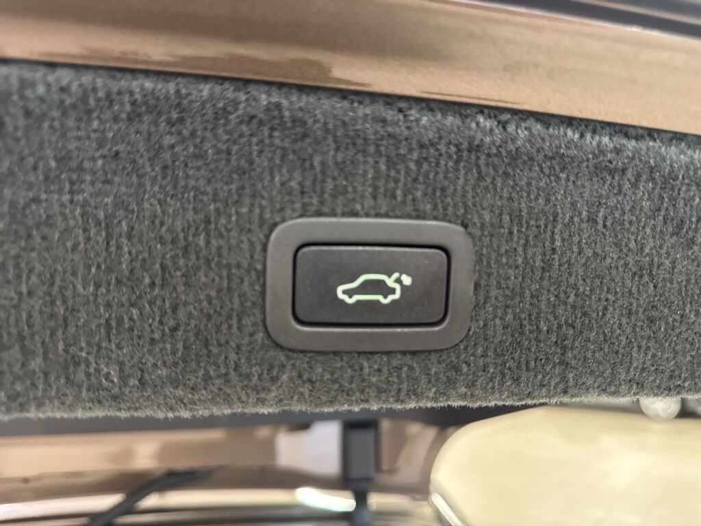 Volvo V70 2016 Ruskea (beige)