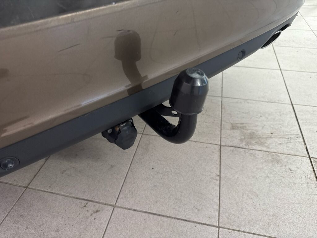 Volvo V70 2016 Ruskea (beige)