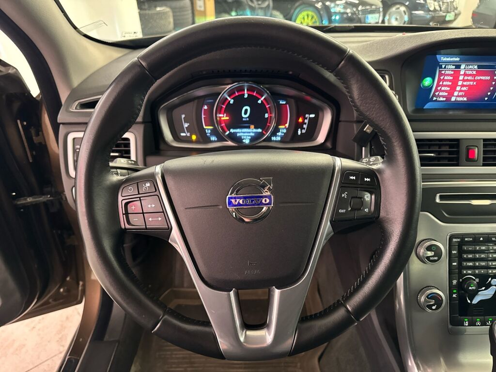 Volvo V70 2016 Ruskea (beige)