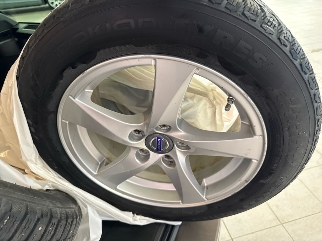 Volvo V70 2016 Ruskea (beige)