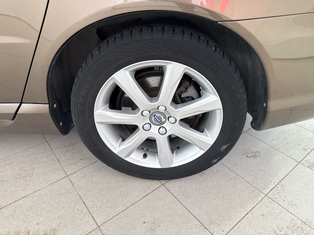 Volvo V70 2016 Ruskea (beige)