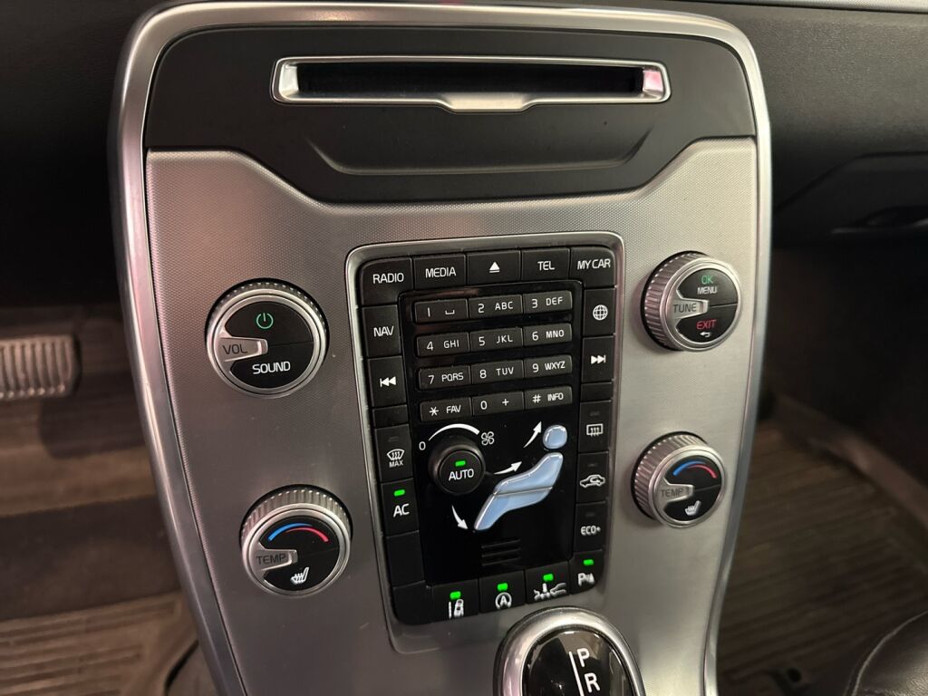 Volvo V70 2016 Ruskea (beige)