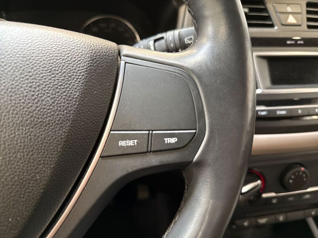 Hyundai i20 5d 2016 Punainen