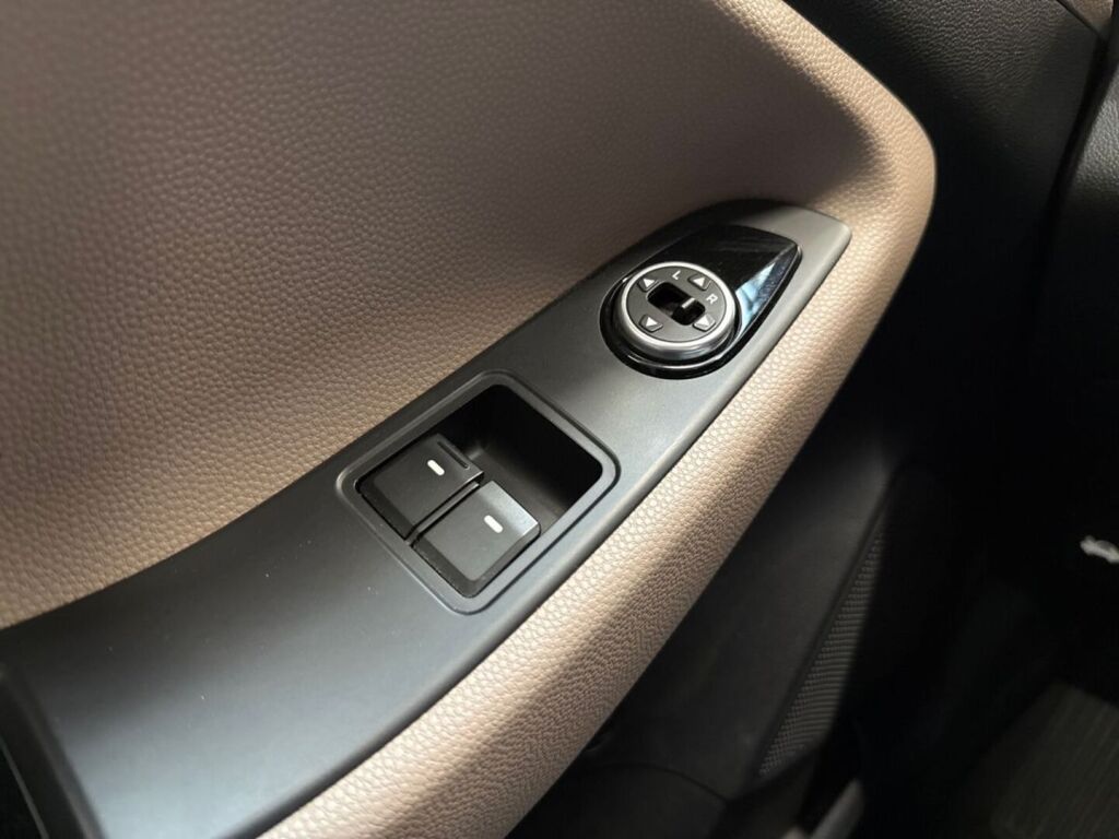 Hyundai i20 5d 2016 Punainen