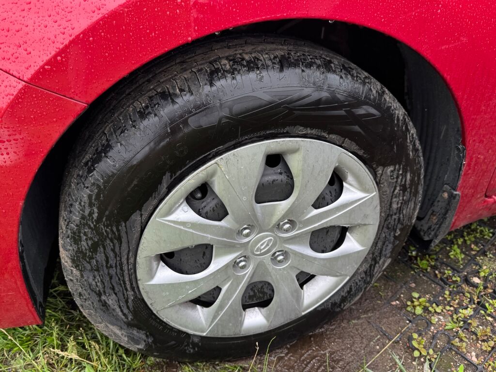 Hyundai i20 5d 2016 Punainen