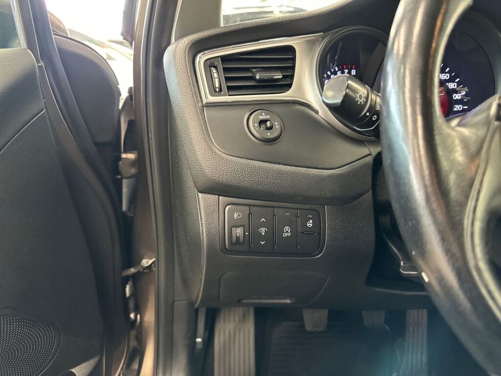 Kia Ceed 2016 Ruskea (beige)