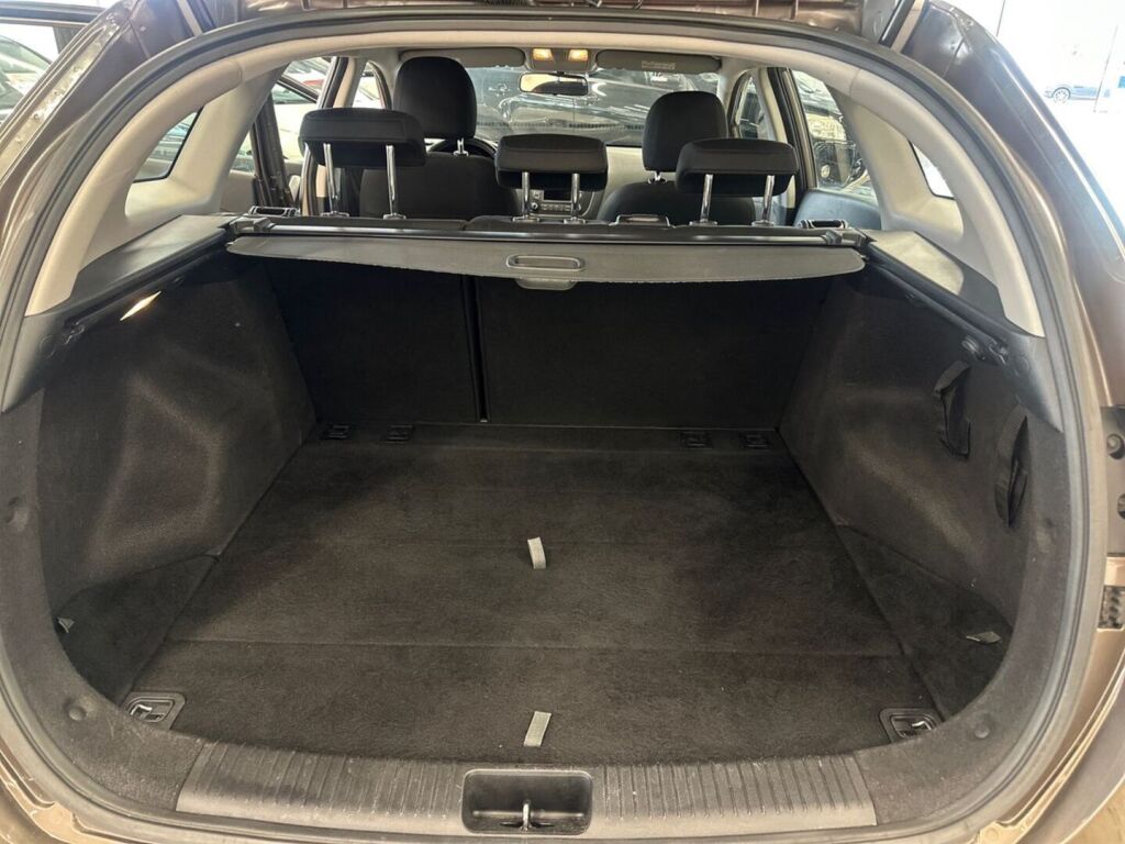 Kia Ceed 2016 Ruskea (beige)