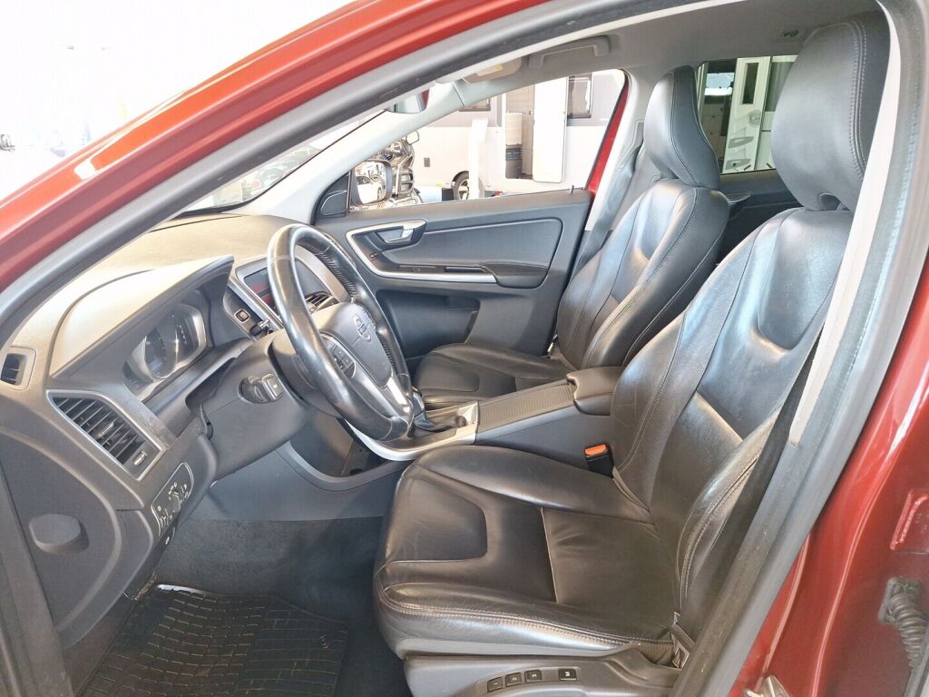 Volvo XC60 2016 Punainen