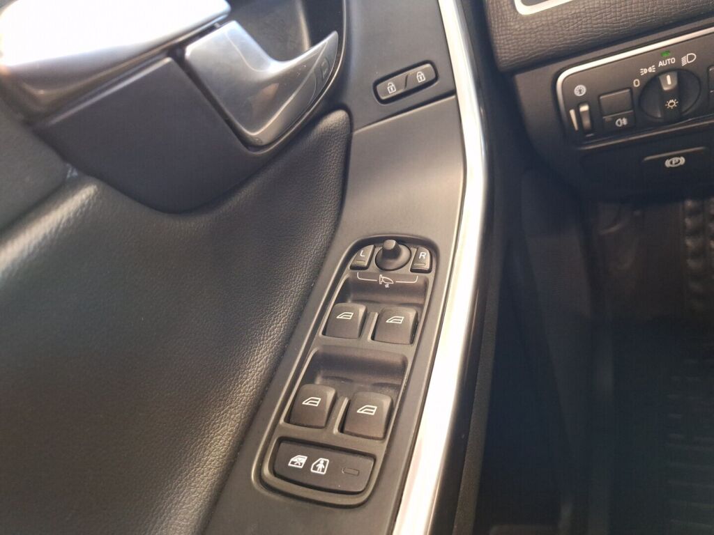 Volvo XC60 2016 Punainen