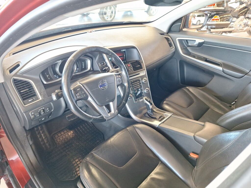 Volvo XC60 2016 Punainen