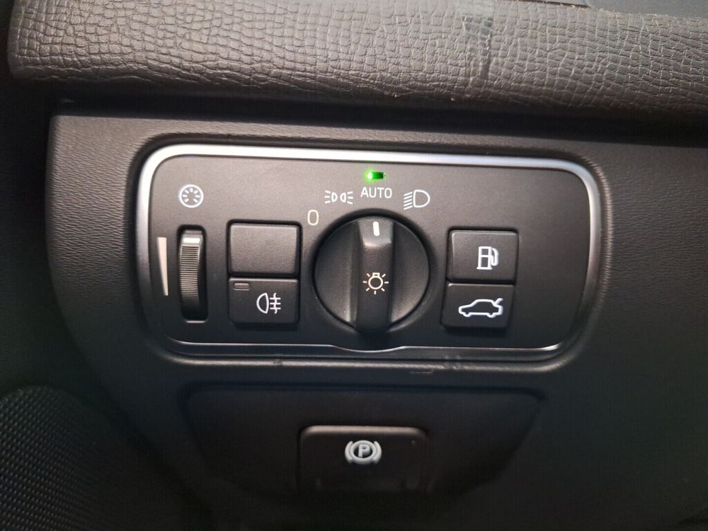 Volvo XC60 2016 Punainen