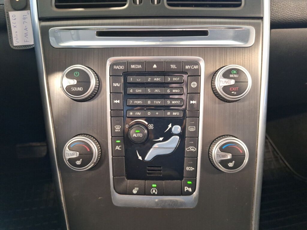 Volvo XC60 2016 Punainen