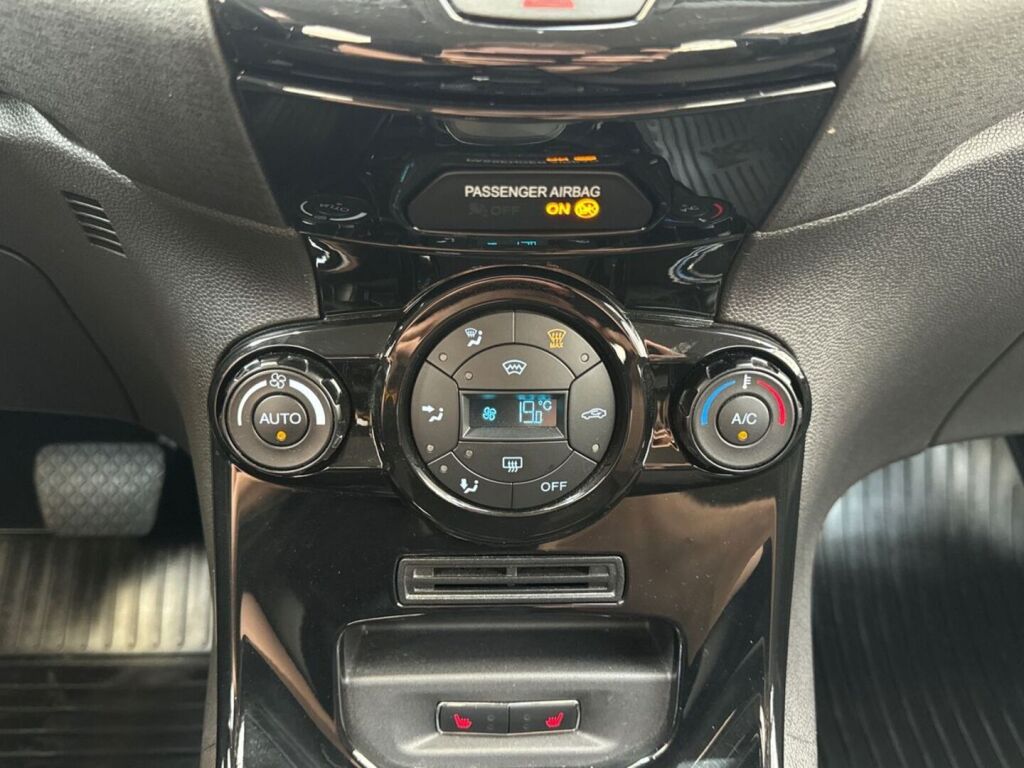 Ford Fiesta 2016 Punainen