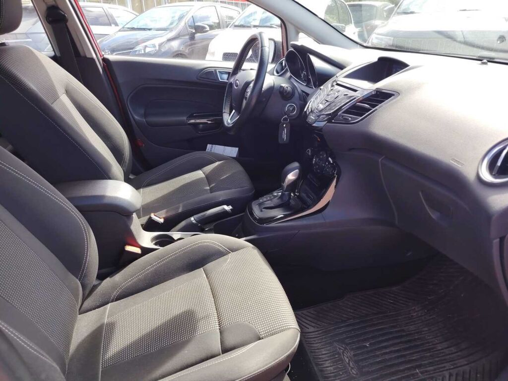 Ford Fiesta 2016 Punainen