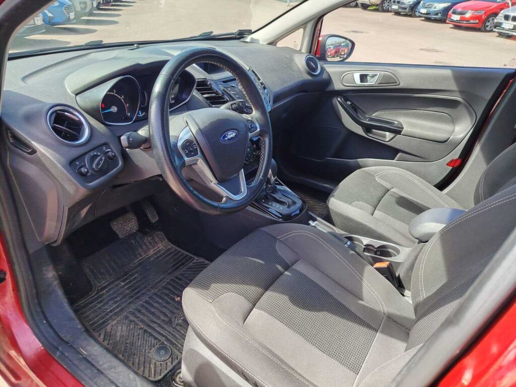 Ford Fiesta 2016 Punainen