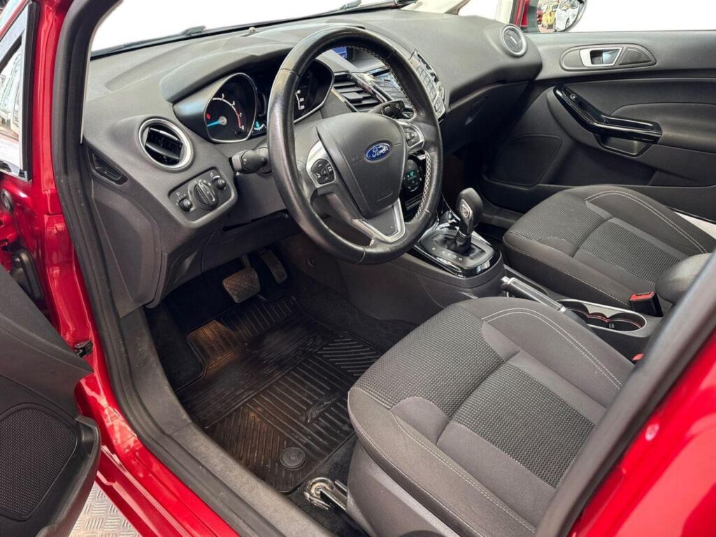 Ford Fiesta 2016 Punainen