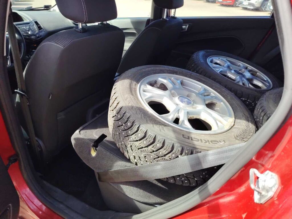 Ford Fiesta 2016 Punainen
