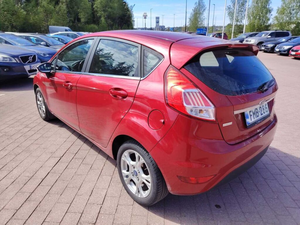 Ford Fiesta 2016 Punainen