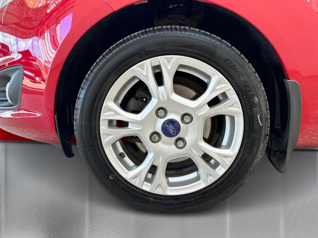 Ford Fiesta 2016 Punainen