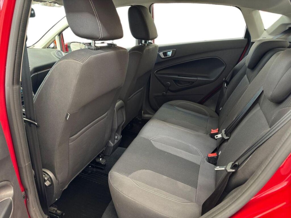 Ford Fiesta 2016 Punainen