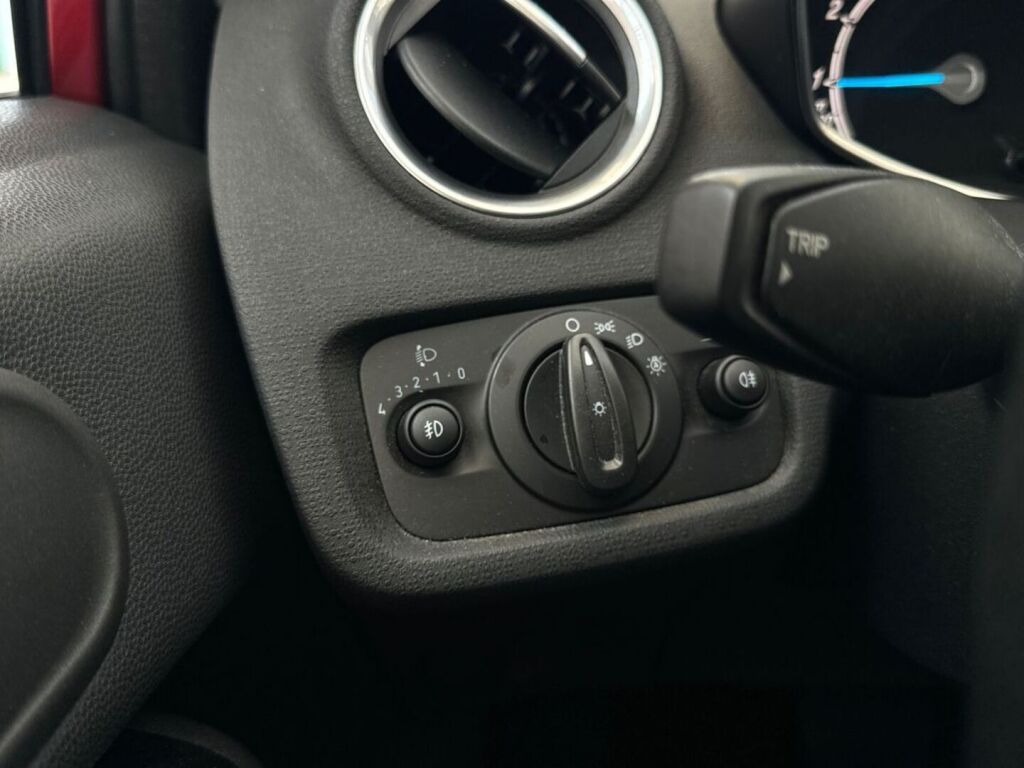 Ford Fiesta 2016 Punainen