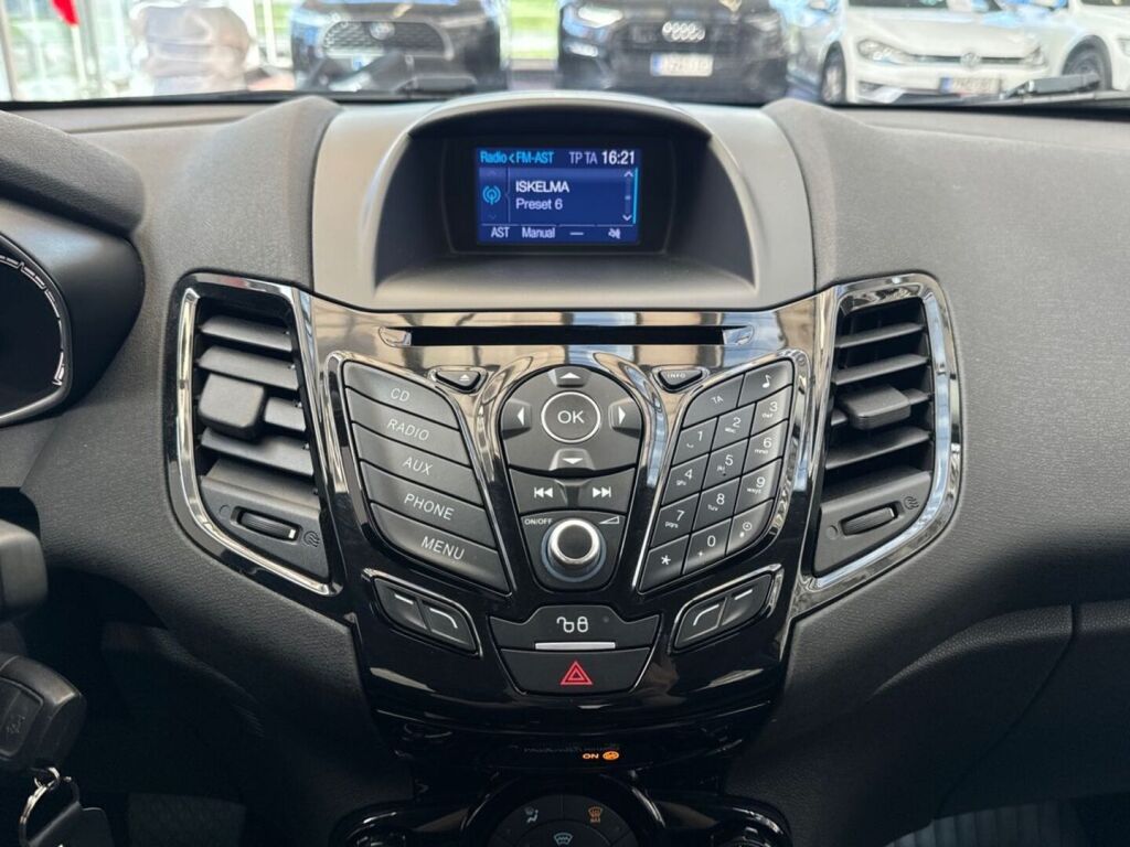 Ford Fiesta 2016 Punainen